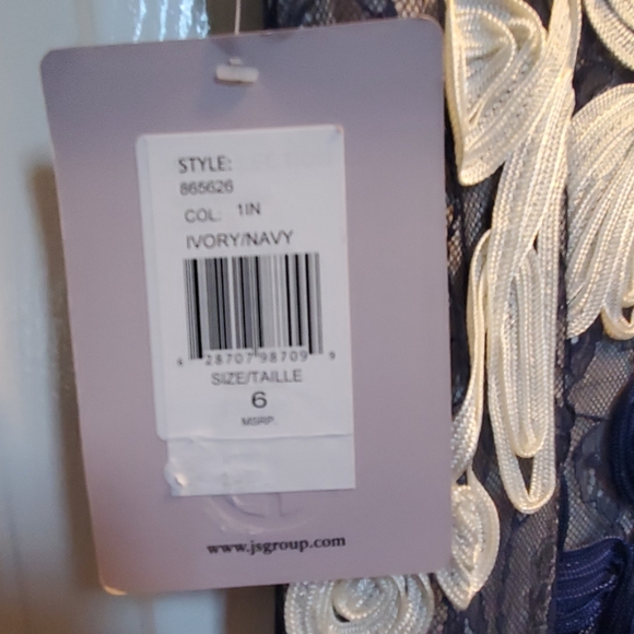 NWT Embroidered Midi Dress - Picture 8 of 8